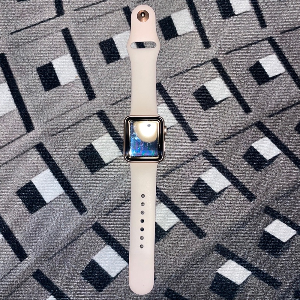 APPLE WATCH ⌚️! Series 3. Rose Gold in color.